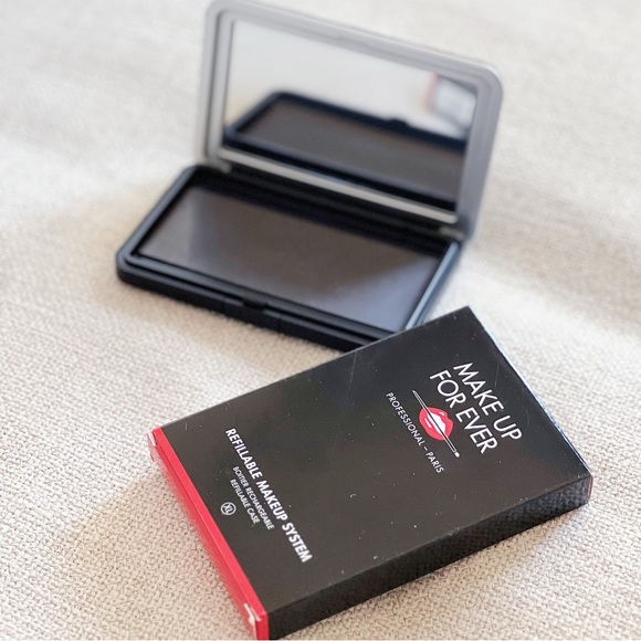 Free with purchase Makeup Forever Rechargeable Refillable Case and Mirror - Picture 2 of 5